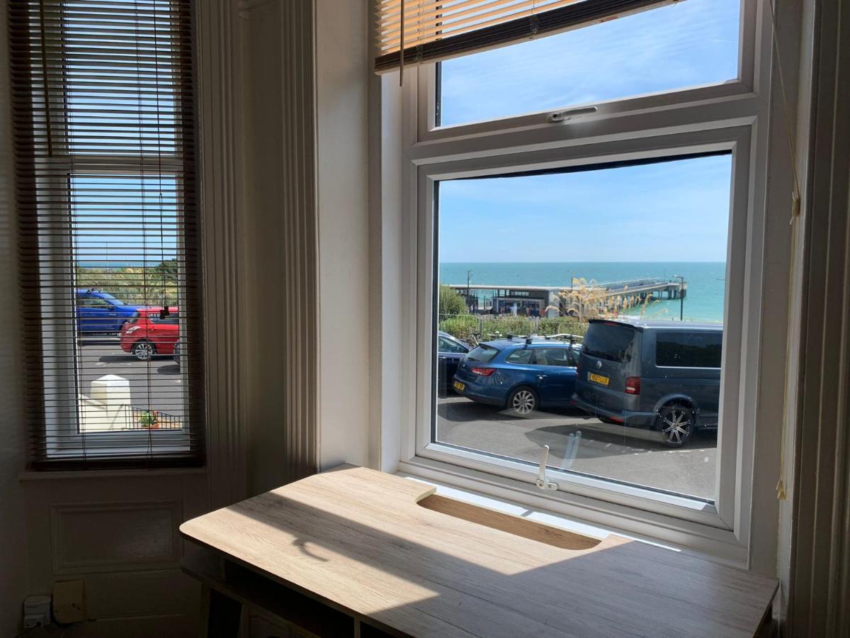 Beachfront Apartment With Bbq Sun Deck Борнмът Екстериор снимка